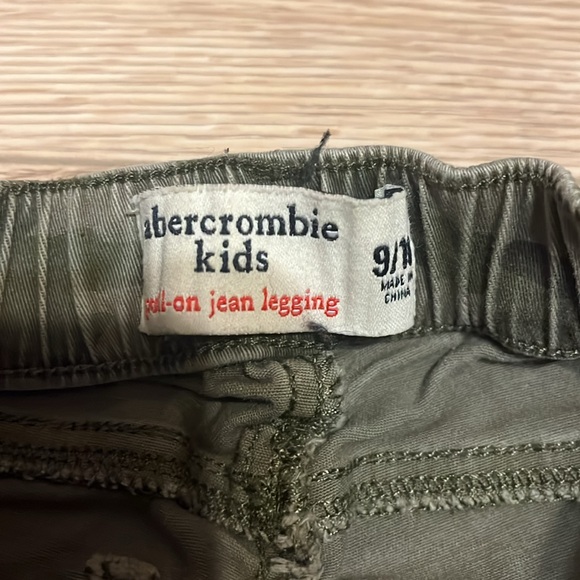 2/$20 Abercrombie kids pool on Jean camo legging size 9/10 - Picture 2 of 6